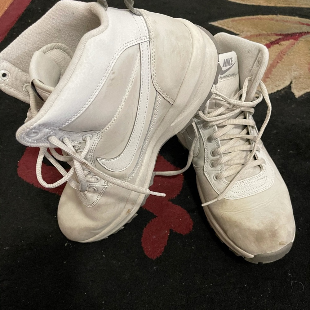 Nike manoadome size 11